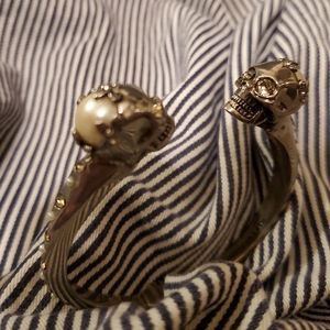 Alexander McQueen Twin Skulls Pearl Crown Bangle